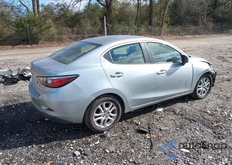 2018 Toyota Yaris Ia z USA, uszkodzony, nr VIN 3MYDLBYV2JY331403